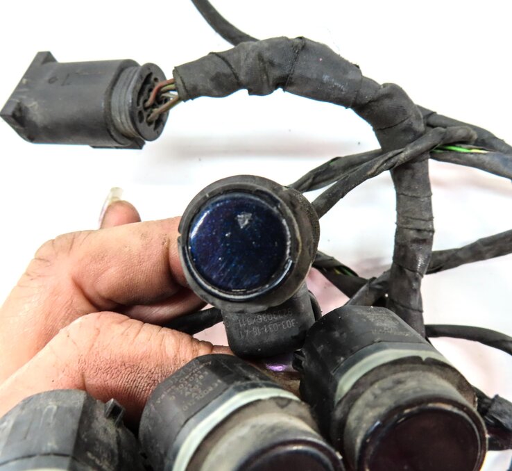 Thumbnail 6: 2011 BMW 750i (F01) FRONT PARK ASSIST PDC SENSOR SET 5 (BLUE) w/ WIRE HARNESS