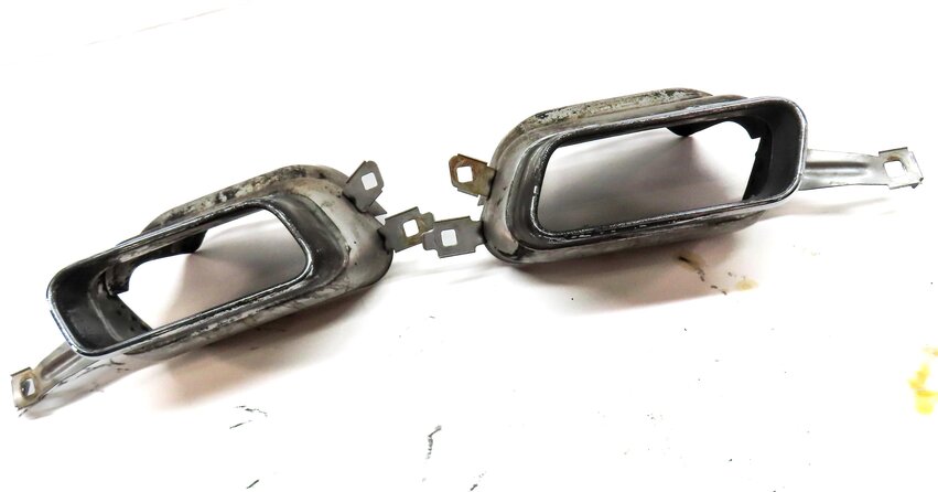 Thumbnail 3: 2011 BMW 750i (F01) 4.4L N63 ENGINE REAR LEFT & RIGHT EXHAUST MUFFLER TIP SET 2