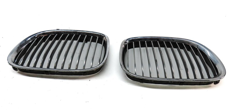 Thumbnail 4: 09-12 BMW 7 SERIES (F01) FRONT LEFT & RIGHT UPPER HOOD GRILLE SET/2 (CHROME)