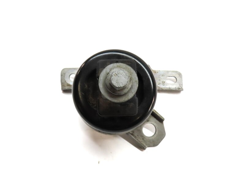 Thumbnail 1: 2017 LAND ROVER DISCOVERY SPORT (L550) 2.0L RIGHT ENGINE MOTOR MOUNT BRACKET