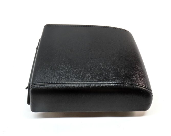 Thumbnail 4: 2015-2019 DISCOVERY SPORT L550 FRONT CENTER CONSOLE ARMREST LID (BLACK LEATHER)