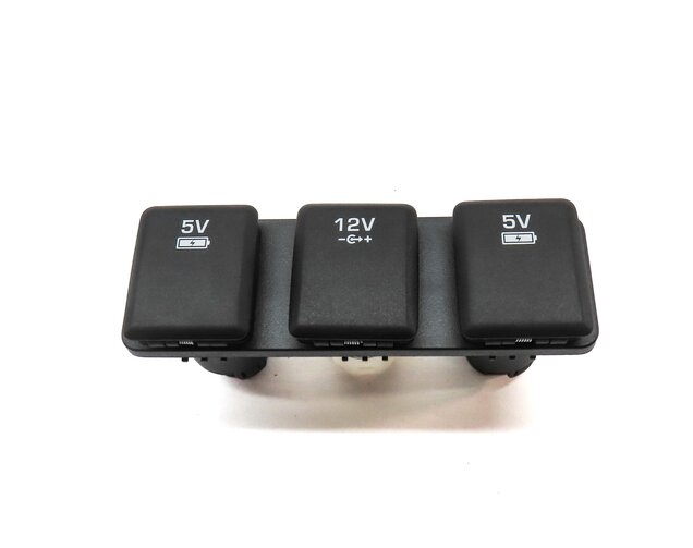 Thumbnail 2: 2017 LAND ROVER DISCOVERY SPORT (L550) REAR 5V 12V SOCKET PLUG CHARGE PLUG PANEL
