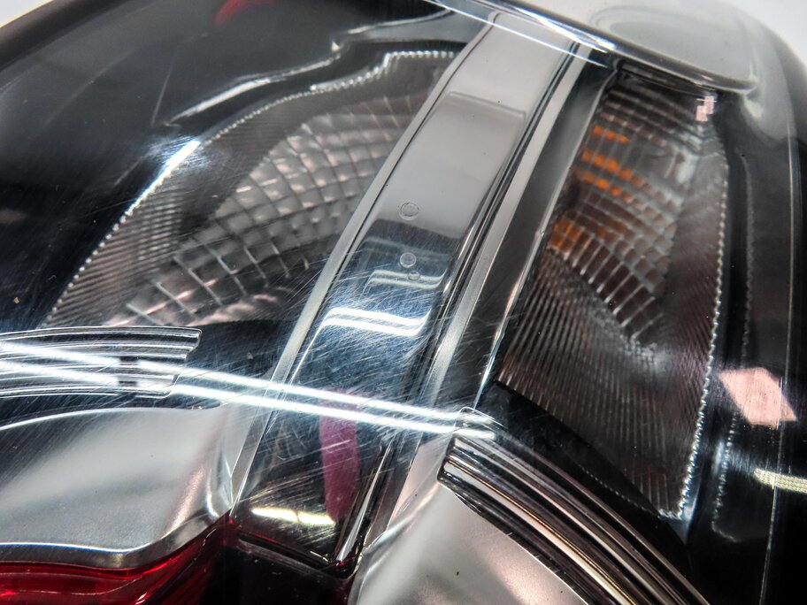 Thumbnail 8: 15-19 LAND ROVER DISCOVERY SPORT (L550) REAR LEFT OUTER TAILLIGHT TAIL LAMP (SE)