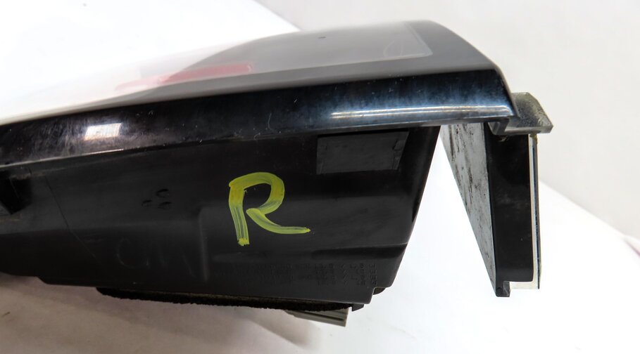 Thumbnail 6: 15-19 LAND ROVER DISCOVERY SPORT L550 REAR RIGHT INNER TAILLIGHT TAIL LAMP (SE)