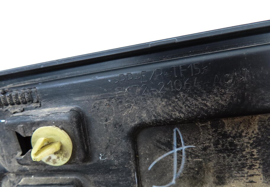 Thumbnail 7: 15-19 LAND ROVER DISCOVER SPORT (L550) FRONT RIGHT PASSENGER DOOR MOULDING TRIM