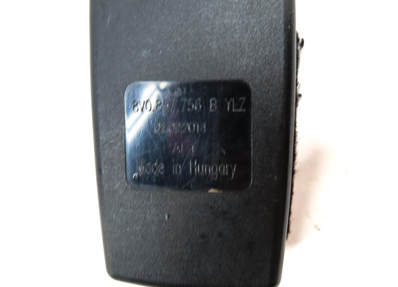 Thumbnail 6: 2015-2018 AUDI A3 S3 RS3 (8V) RIGHT FRONT PASSENGER SEATBELT BUCKLE RECEIVER