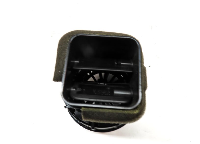 Thumbnail 5: 2015 AUDI A3 (8V) FRONT HVAC A/C HEATER AIR VENT (BLACK & SILVER) 8V820901B