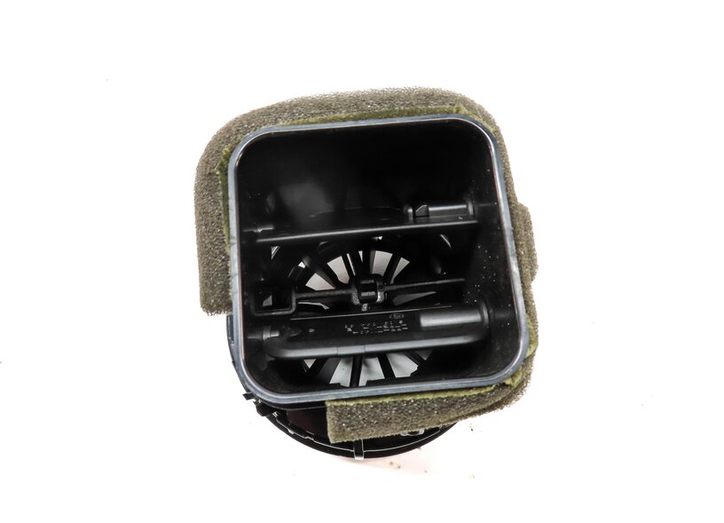 Thumbnail 5: 2015 AUDI A3 (8V) FRONT HVAC A/C HEATER AIR VENT (BLACK & SILVER) 8V820901B