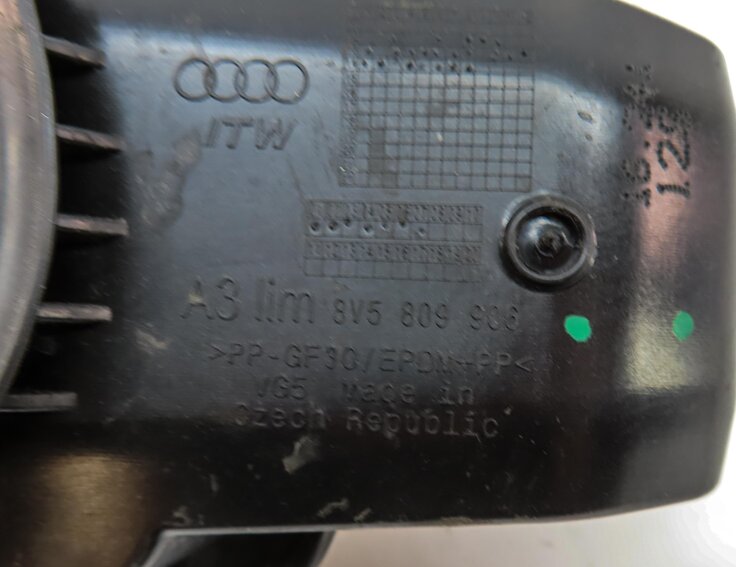 Thumbnail 6: 2015-2018 AUDI A3 S3 (8V) FUEL TANK FILLER HOUSING GAS TANK DOOR FLAP (BLACK A2)