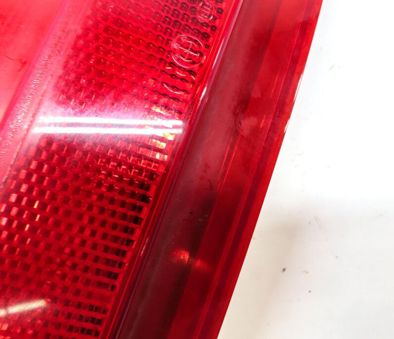 Thumbnail 7: 2011 BMW X6 (E71) REAR RIGHT PASSENGER BUMPER REFLECTOR MARKER
