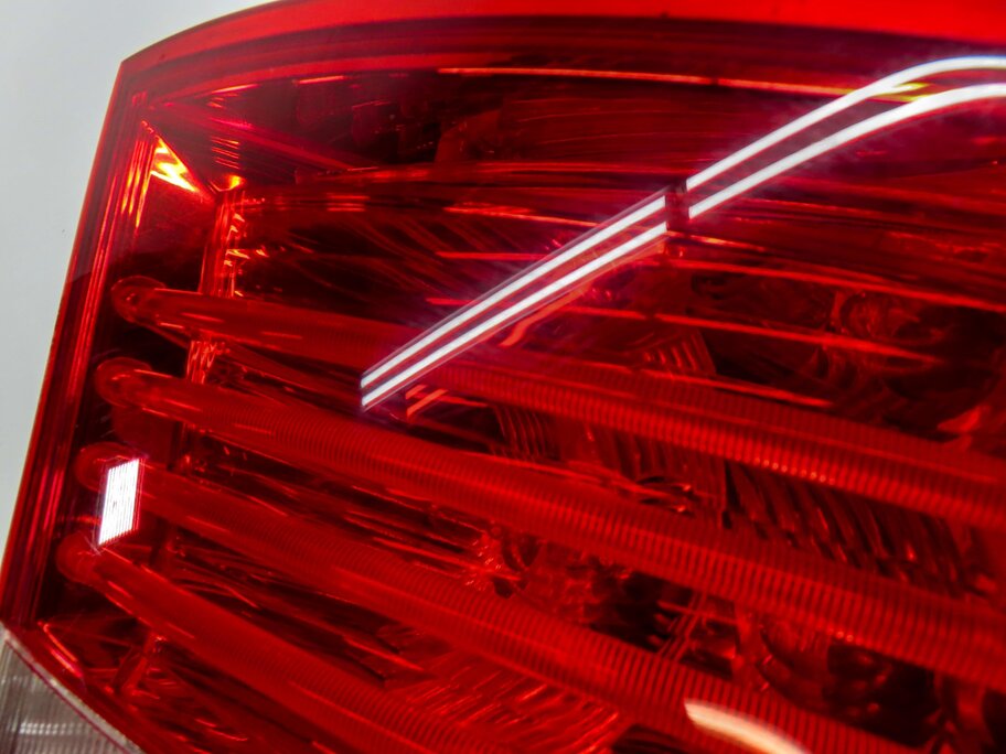 Thumbnail 8: 2008-2012 BMW X6 X6M (E71 E72) LEFT DRIVER REAR OUTER TAILLIGHT BRAKE LIGHT LAMP