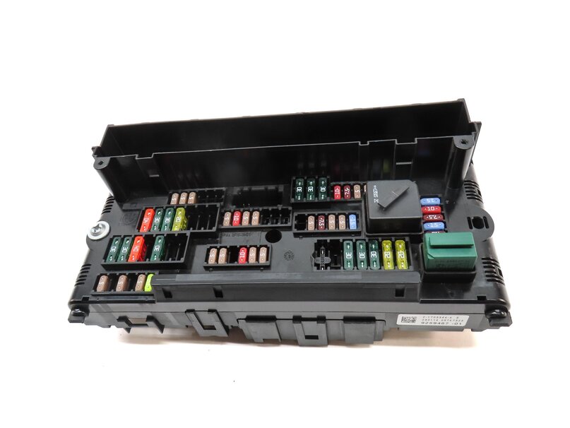 Thumbnail 2: 2014 BMW X3 (F25) FRONT POWER DISTRIBUTION RELAY FUSE BOX 61149259467