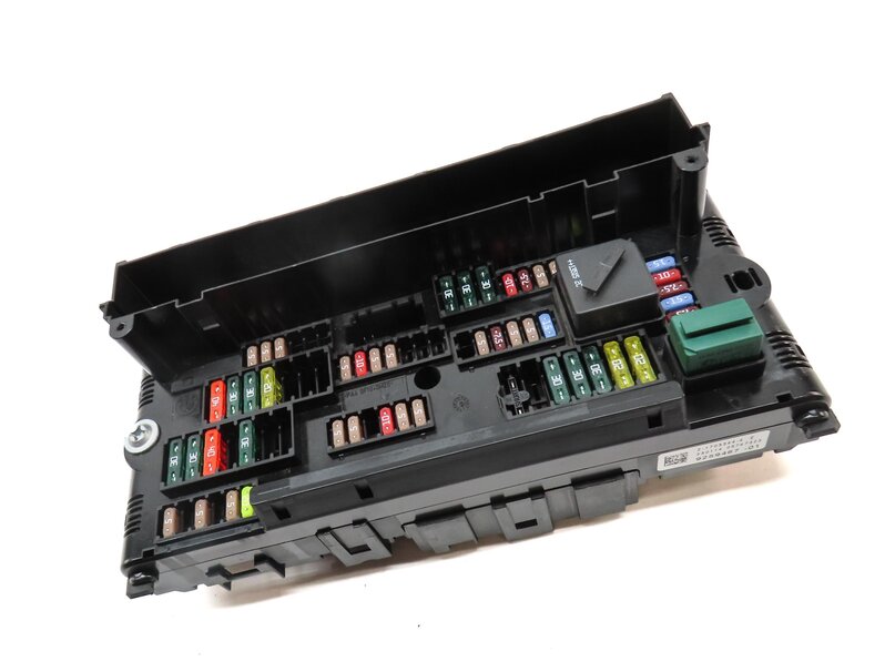 Thumbnail 3: 2014 BMW X3 (F25) FRONT POWER DISTRIBUTION RELAY FUSE BOX 61149259467