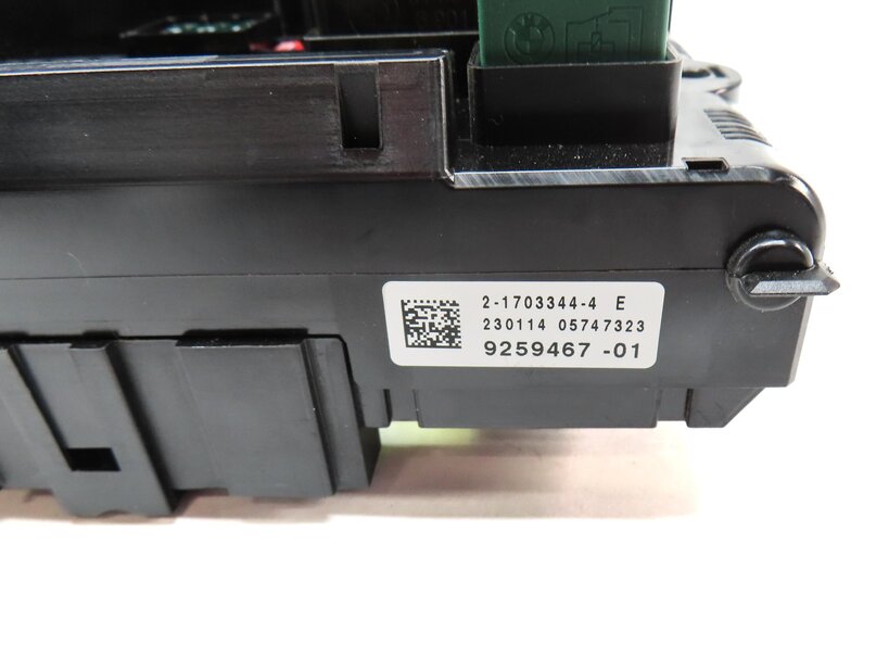 Thumbnail 4: 2014 BMW X3 (F25) FRONT POWER DISTRIBUTION RELAY FUSE BOX 61149259467