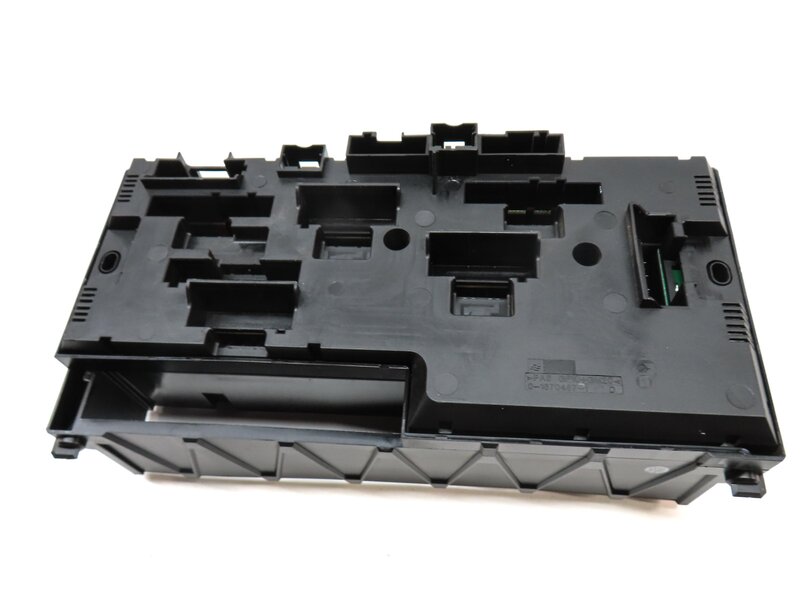Thumbnail 5: 2014 BMW X3 (F25) FRONT POWER DISTRIBUTION RELAY FUSE BOX 61149259467
