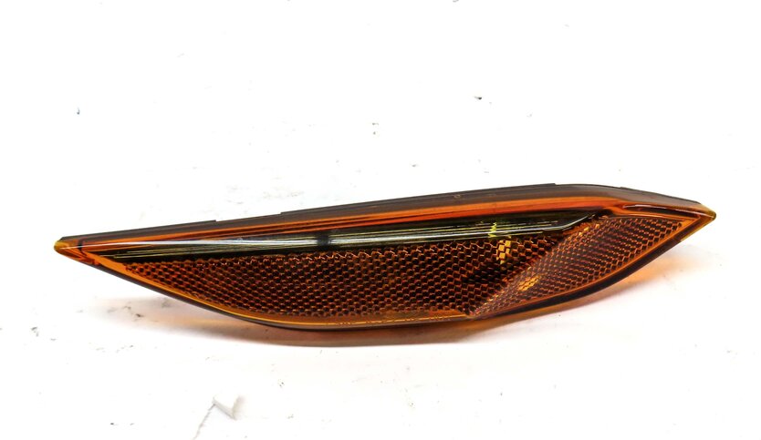 Thumbnail 2: 2013 PORSCHE CAYENNE HYBRID (958) FRONT LEFT DRIVER SIDE MARKER LIGHT (NO BULB)