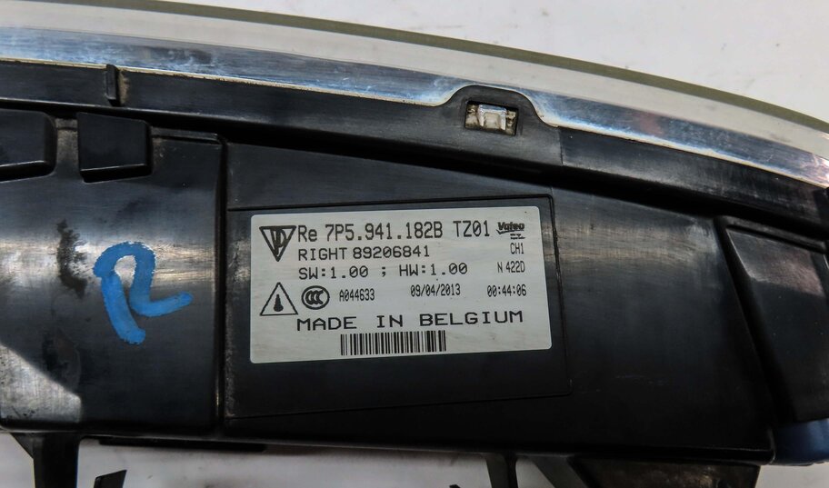 Thumbnail 7: 11-14 PORSCHE CAYENNE (958) RIGHT FRONT DRL DAY TIME RUNNING MARKER LIGHT LAMP