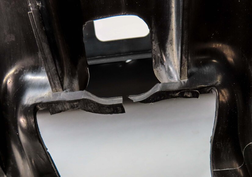 Thumbnail 8: 2013 PORSCHE CAYENNE HYBRID (958) FRONT RADIATOR AIR DUCT 7P5121293C