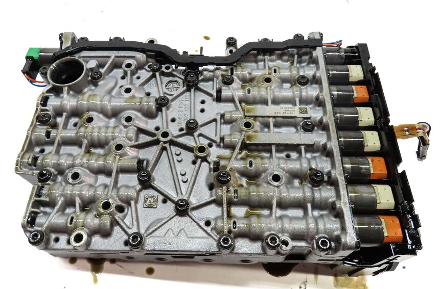 Thumbnail 6: 11-14 BMW X5 X6 (E70 E71) 4.4TT 8HP-70X AUTO AUTOMATIC TRANSMISSION VALVE BODY