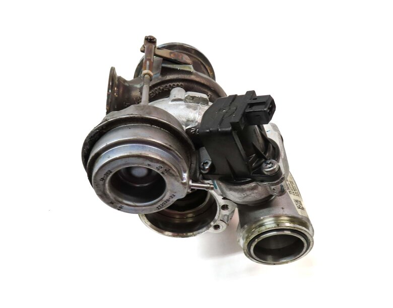 Thumbnail 3: 08-14 BMW 550i 750i X5 X6 (E70 E71 F01 F10) 4.4L N63 ENGINE - RIGHT TURBOCHARGER