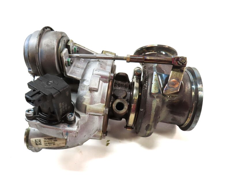 Thumbnail 6: 08-14 BMW 550i 750i X5 X6 (E70 E71 F01 F10) 4.4L N63 ENGINE - RIGHT TURBOCHARGER