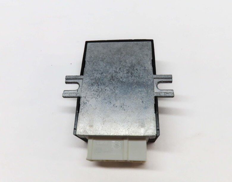 Thumbnail 5: 2008-2014 BMW X5 X5M X6 X6M (E70 E71 E72) 4.4L ENGINE - FUEL PUMP CONTROL MODULE
