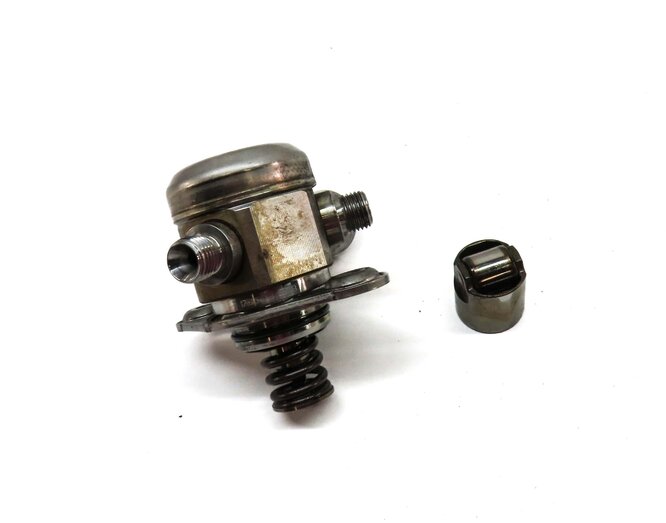 Thumbnail 2: 08-14 BMW 5 6 7 X5 X6 F01 F10 E70 E71 4.4L MECHANICAL HIGH PRESSURE FUEL PUMP