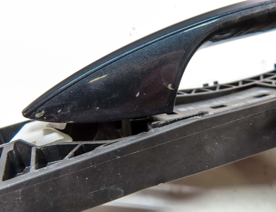 Thumbnail 7: 08-17 MERCEDES C E GL GLK ML (W204 W212 W166 X166) LEFT REAR DOOR HANDLE (GRAY)