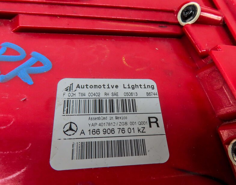 Thumbnail 6: 13-16 MERCEDES GL350 GL450 GL550 (X166) RIGHT REAR TAILLIGHT BRAKE LIGHT LAMP