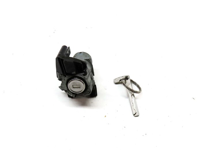 Thumbnail 2: 2013 MERCEDES GL450 (X166) FRONT LEFT DRIVER DOOR LOCK CYLINDER w/ KEY