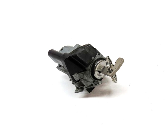 Thumbnail 7: 2013 MERCEDES GL450 (X166) FRONT LEFT DRIVER DOOR LOCK CYLINDER w/ KEY