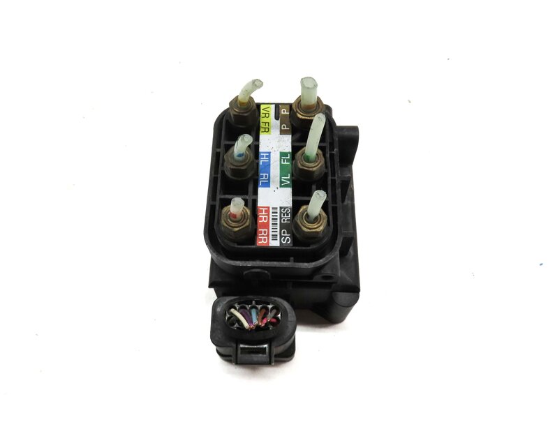 Thumbnail 4: 2013 MERCEDES GL450 (X166) AIR SUSPENSION VALVE BLOCK