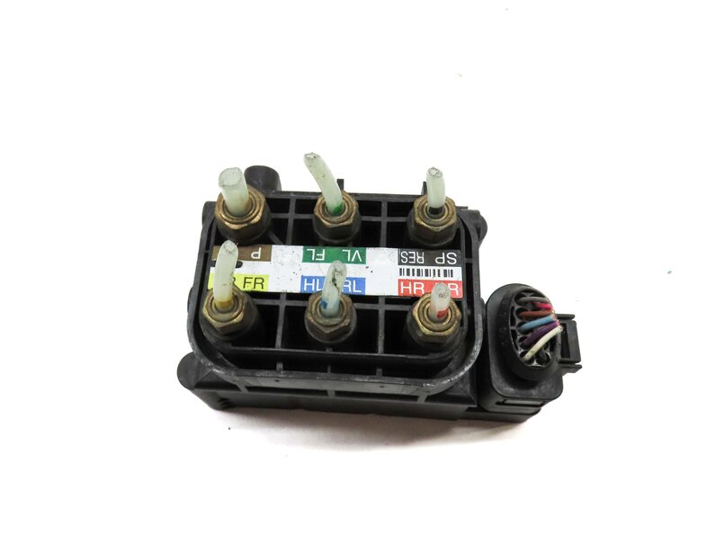 Thumbnail 5: 2013 MERCEDES GL450 (X166) AIR SUSPENSION VALVE BLOCK