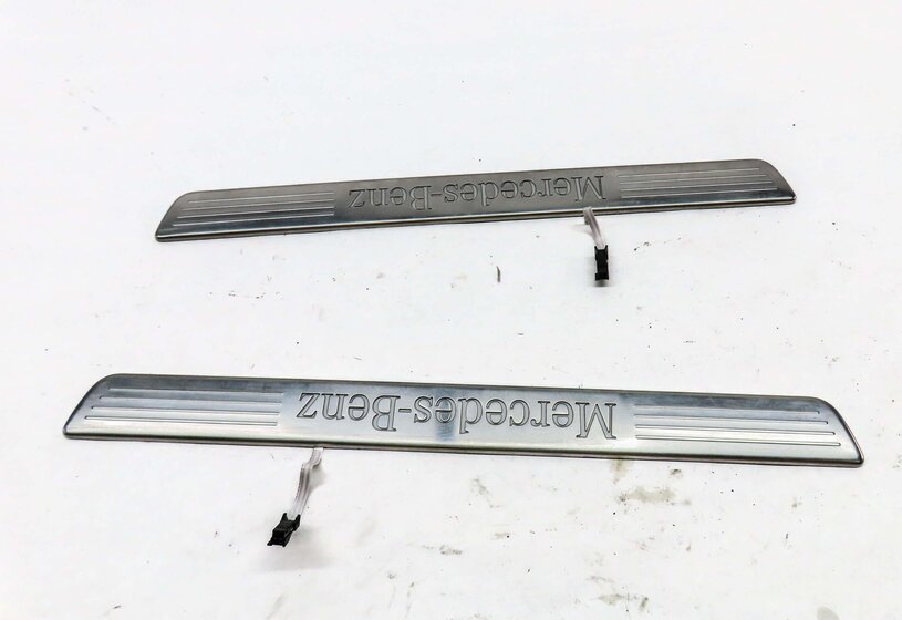 Thumbnail 6: 2013 MERCEDES GL450 (X166) FRONT LEFT & RIGHT DOOR SILL SCUFF PANEL TRIM SET