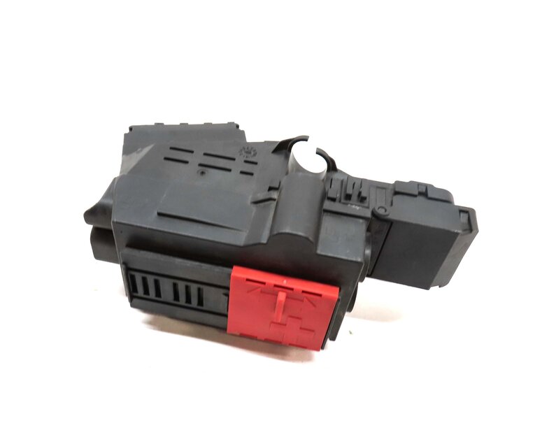 2013 MERCEDES GL450 (X166) POSITIVE BATTERY JUMP POST TERMINAL FUSE PLATE