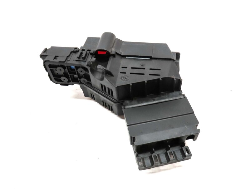 Thumbnail 4: 2013 MERCEDES GL450 (X166) POSITIVE BATTERY JUMP POST TERMINAL FUSE PLATE