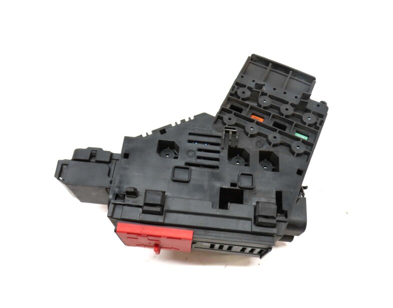 Thumbnail 5: 2013 MERCEDES GL450 (X166) POSITIVE BATTERY JUMP POST TERMINAL FUSE PLATE