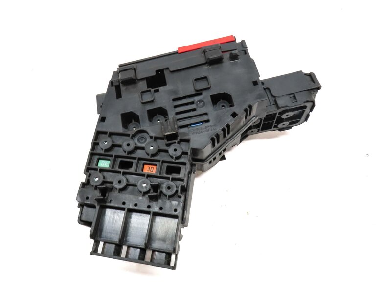 Thumbnail 6: 2013 MERCEDES GL450 (X166) POSITIVE BATTERY JUMP POST TERMINAL FUSE PLATE