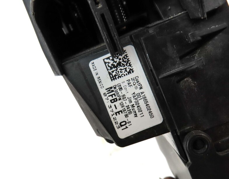 Thumbnail 7: 2013 MERCEDES GL450 (X166) POSITIVE BATTERY JUMP POST TERMINAL FUSE PLATE