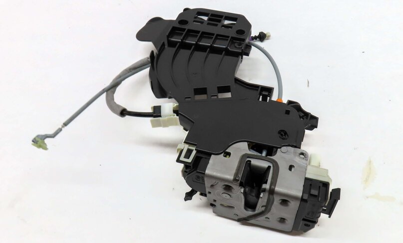 Thumbnail 4: 11-19 MERCEDES B CLA CLS E GL GLA ML (W166 W212 X166 X204) RIGHT REAR DOOR LATCH