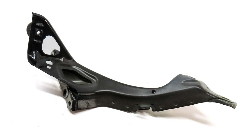 2012 AUDI A6 (C7 4G) FRONT RIGHT PASSENGER FENDER MOUNT BRACKET