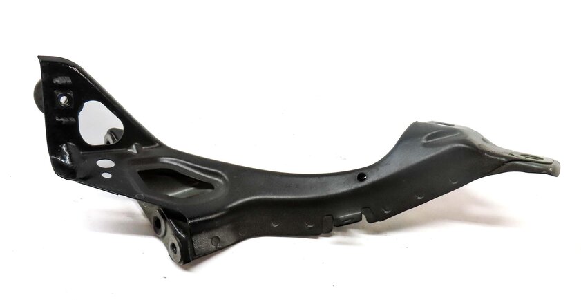 Thumbnail 2: 2012 AUDI A6 (C7 4G) FRONT RIGHT PASSENGER FENDER MOUNT BRACKET