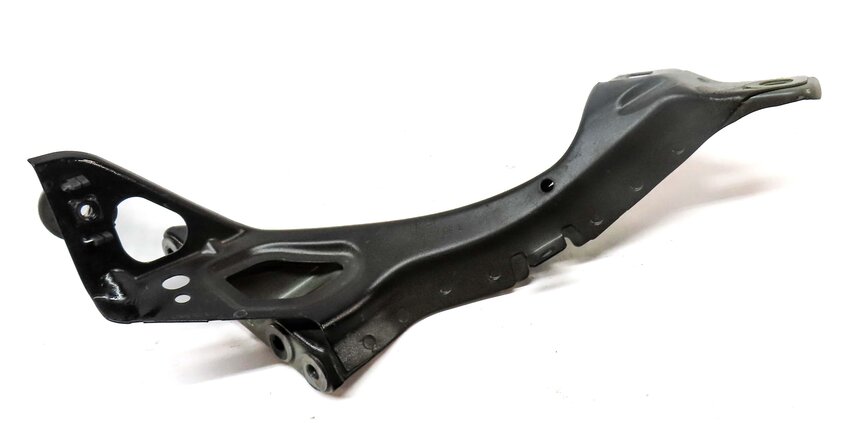 Thumbnail 3: 2012 AUDI A6 (C7 4G) FRONT RIGHT PASSENGER FENDER MOUNT BRACKET