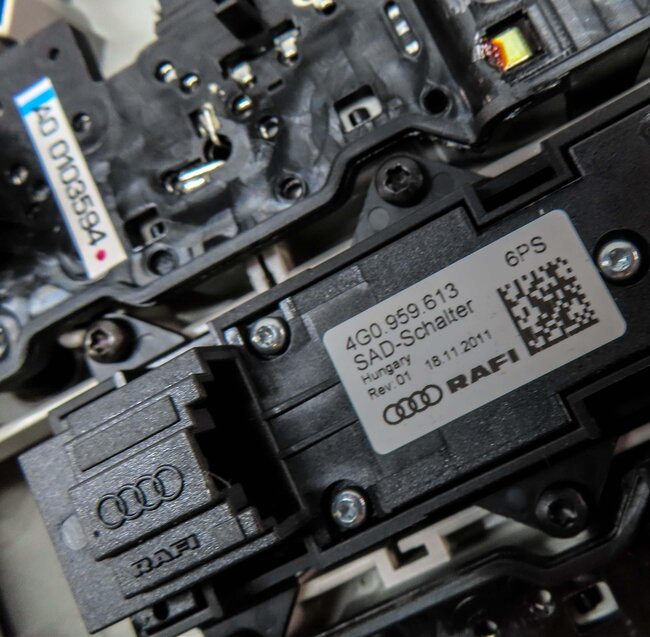 Thumbnail 8: 2012 AUDI A6 (C7 4G) FRONT DOMELIGHT MAP READING COURTESY DOME LIGHT LAMP BLACK