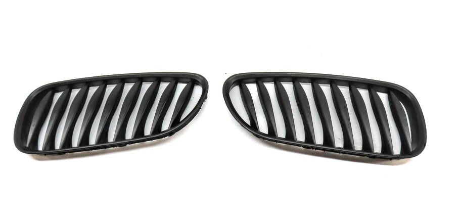 Thumbnail 4: 2003-2008 BMW Z4 (E85) LEFT & RIGHT UPPER HOOD GRILLE VENT SET (BLACK / CHROME)