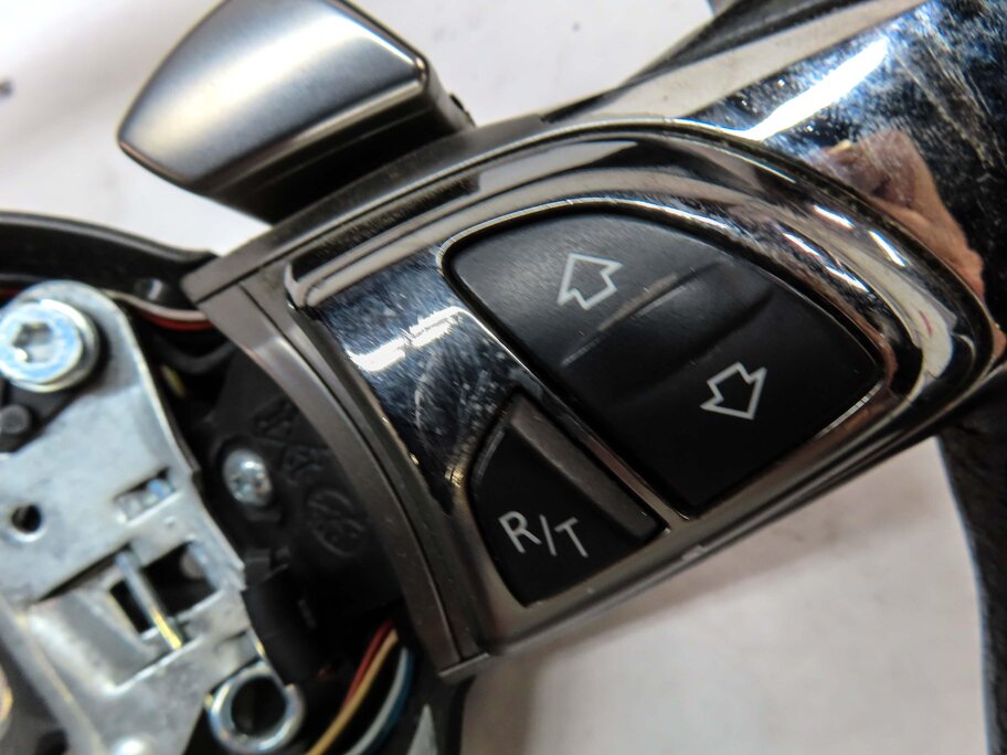Thumbnail 8: 2006-2008 BMW Z4 (E85) FRONT LEFT SPORT STEERING WHEEL (BLACK & SILVER)