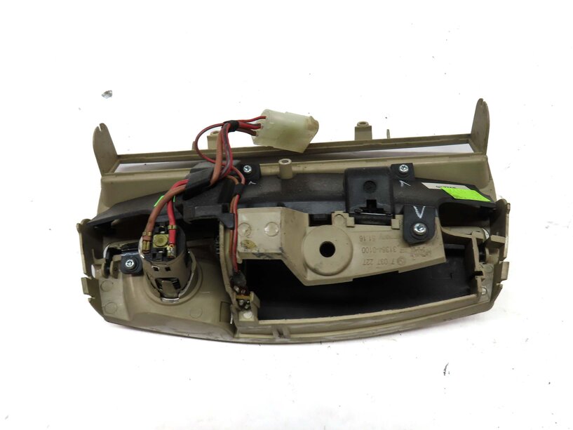 Thumbnail 6: 2006 BMW Z4 CONVERTIBLE (E85) FRONT CENTER CONSOLE ASHTRAY 12V SOCKET (BEIGE)