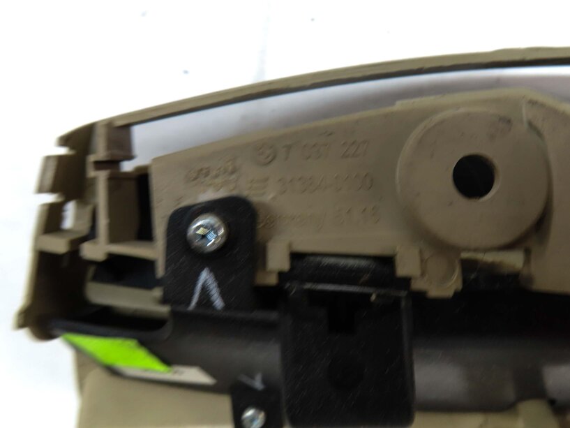 Thumbnail 7: 2006 BMW Z4 CONVERTIBLE (E85) FRONT CENTER CONSOLE ASHTRAY 12V SOCKET (BEIGE)