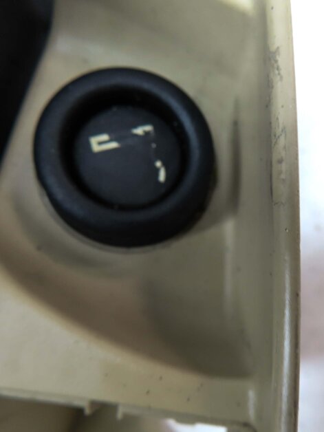 Thumbnail 9: 2006 BMW Z4 CONVERTIBLE (E85) FRONT CENTER CONSOLE ASHTRAY 12V SOCKET (BEIGE)