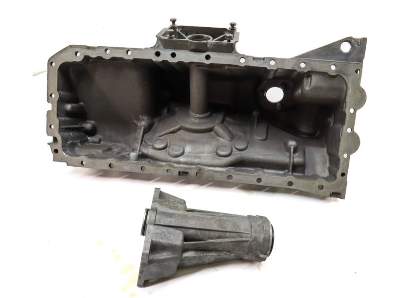 Thumbnail 2: 2011-2014 BMW X5 X6 (E70 E71) AWD 3.0L N55 ENGINE OIL PAN w/ OUTPUT AXLE FLANGE